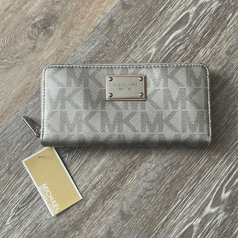 Michael Kors Wallet/Clutch